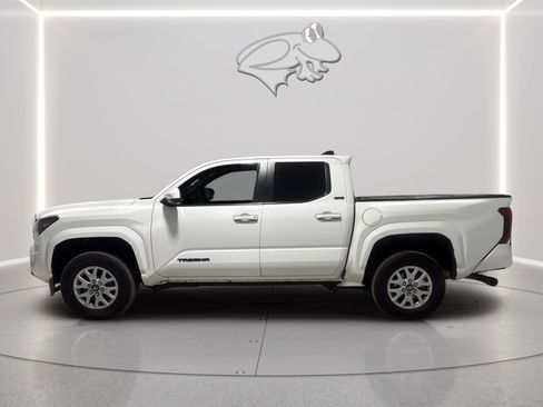 Used 2024 Toyota Tacoma SR5 AWD/4WD image 3
