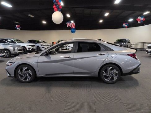 Used 2025 Hyundai Elantra Sport FWD image 7