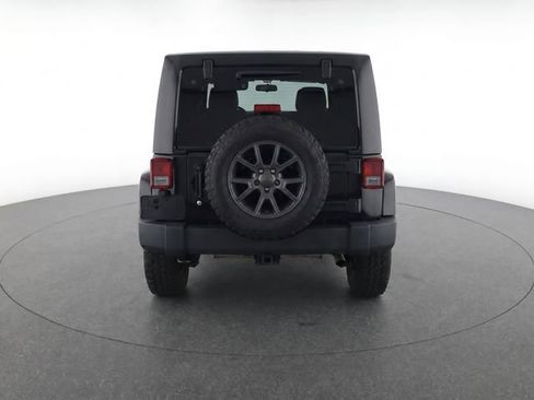 Used 2018 Jeep Wrangler Unlimited Sahara AWD/4WD image 3