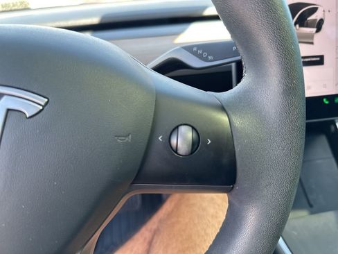 Used 2021 Tesla Model Y Long Range image 11