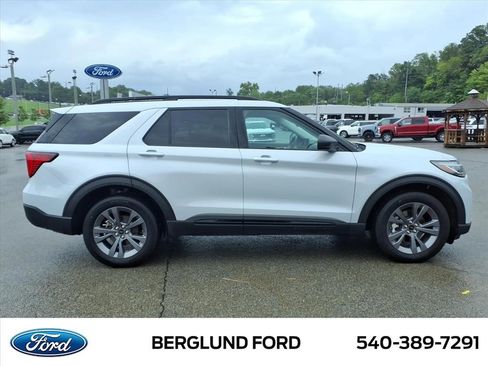 Used 2026 Ford Explorer Active w/ Active Comfort Package AWD/4WD image 4