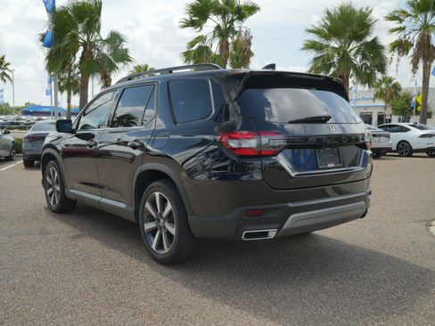 Used 2025 Honda Pilot Touring image 7