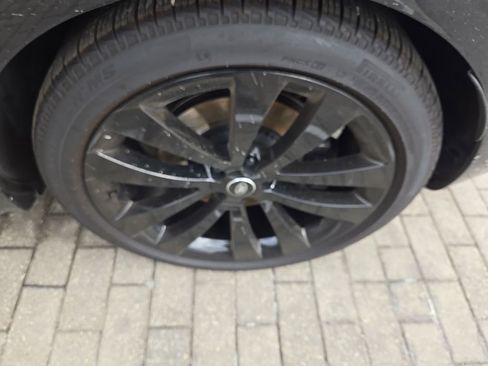 Used 2025 Land Rover Range Rover Sport Dynamic SE image 9