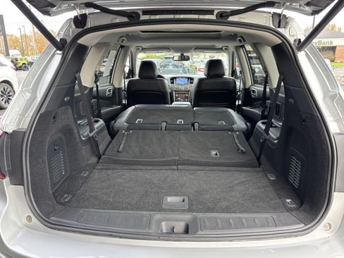 Used 2019 Nissan Pathfinder Platinum image 18