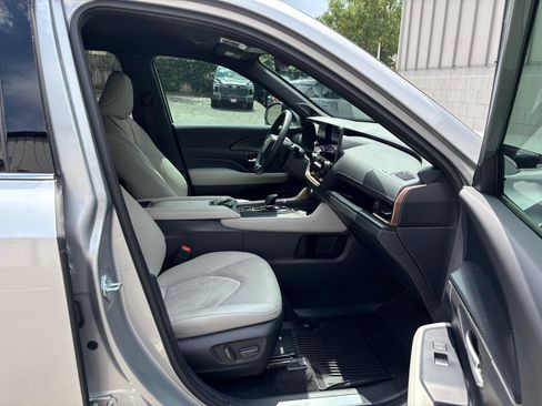 Used 2024 Toyota Grand Highlander AWD Hybrid image 23