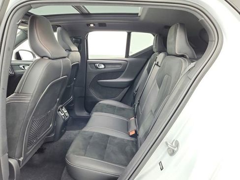 Certified 2022 Volvo XC40 P8 Recharge Plus image 39