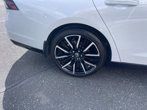 Used 2024 Honda Accord Touring image 9