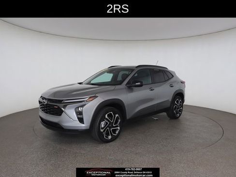 Used 2024 Chevrolet Trax RS w/ Driver Confidence Package FWD image 3