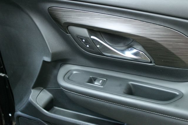 Used 2023 GMC Terrain SLT w/ Infotainment Package II AWD/4WD image 9