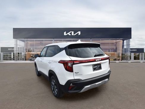 New 2026 Kia Seltos LX FWD image 6