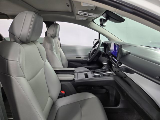 Used 2025 Toyota Sienna XLE FWD image 15