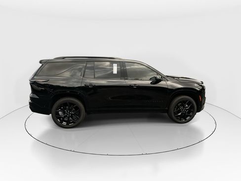 Used 2025 Chevrolet Traverse RS FWD image 9