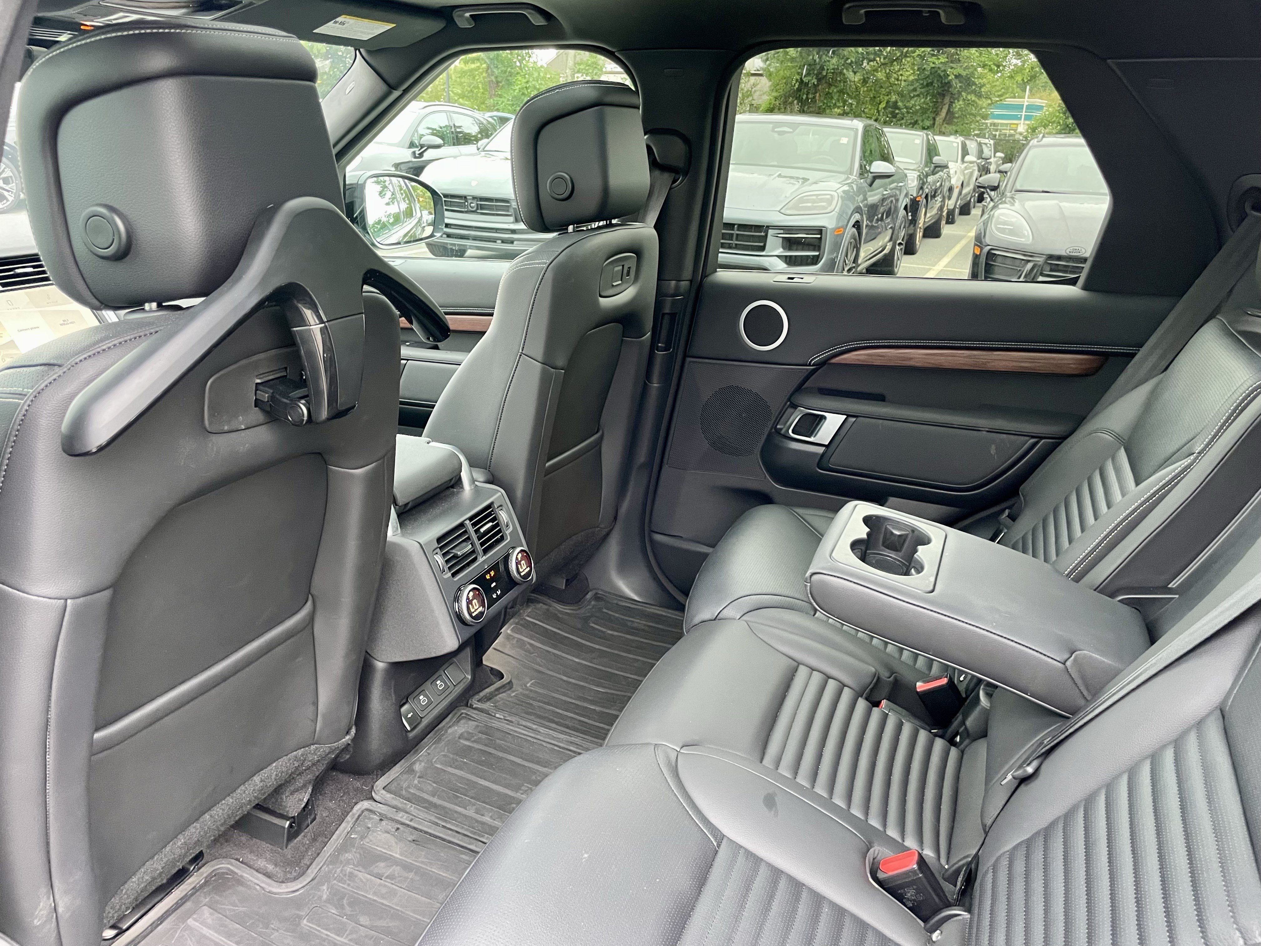 Certified 2025 Land Rover Discovery Dynamic SE AWD/4WD image 30
