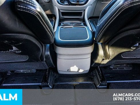 Used 2023 Chrysler Pacifica Limited image 33