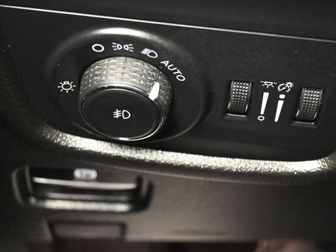 Used 2023 Jeep Grand Cherokee Limited AWD/4WD image 19