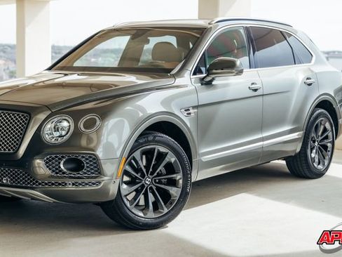 Used 2017 Bentley Bentayga image 49