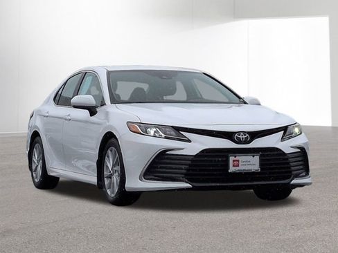 Certified 2022 Toyota Camry LE image 3