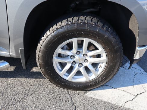 Used 2021 Chevrolet Silverado 1500 LT AWD/4WD image 37