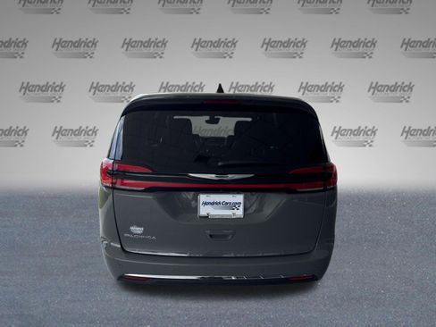 Used 2025 Chrysler Pacifica Select FWD image 34