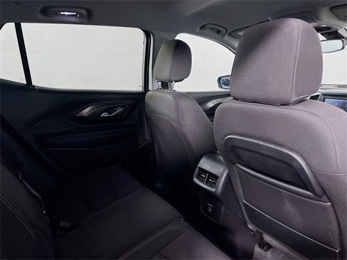 Used 2024 GMC Terrain SLE image 9