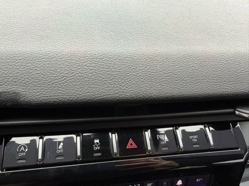 Used 2023 Jeep Grand Cherokee Laredo image 15