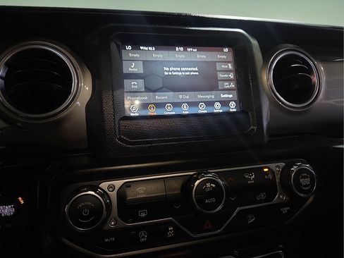 Used 2020 Jeep Wrangler Unlimited Sahara AWD/4WD image 22