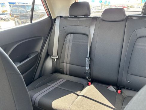 Used 2025 Hyundai Venue SEL image 39