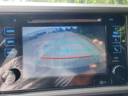 Used 2016 Toyota Tacoma TRD Sport w/ Towing Package RWD image 12