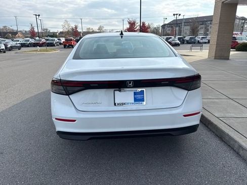 New 2025 Honda Accord SE image 3