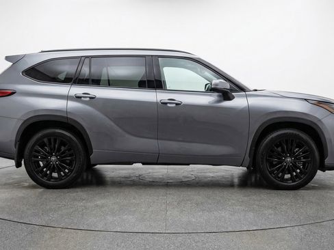 Used 2025 Toyota Highlander XSE image 11