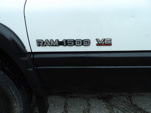 Used 2016 RAM 1500 Lone Star AWD/4WD image 2