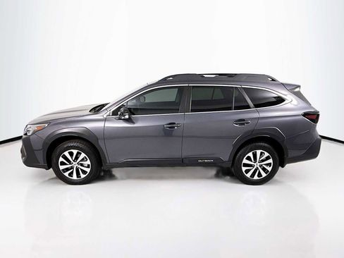 Used 2025 Subaru Outback Premium image 2