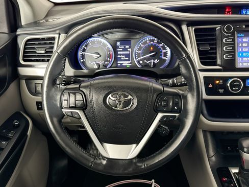 Used 2019 Toyota Highlander XLE image 21