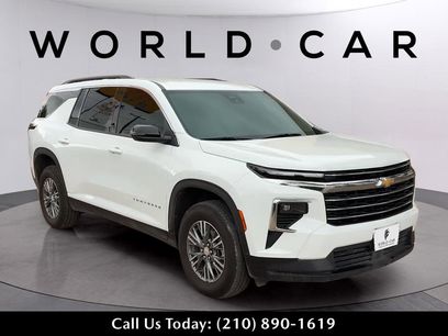 Used 2025 Chevrolet Traverse LT