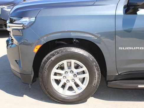 Used 2021 Chevrolet Suburban LT AWD/4WD image 4