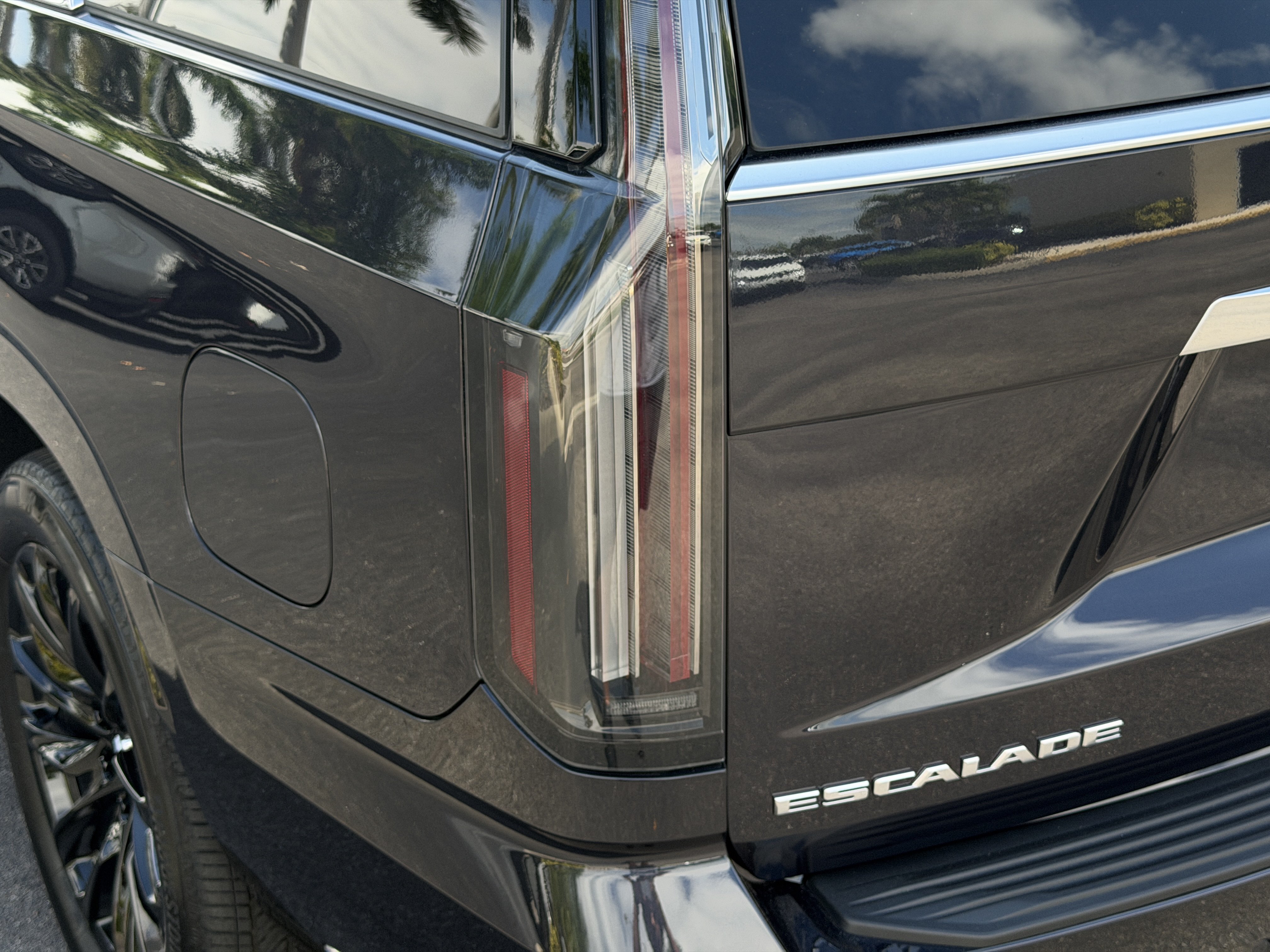 Certified 2024 Cadillac Escalade ESV Sport Platinum w/ LPO, ONYX Package AWD/4WD image 10