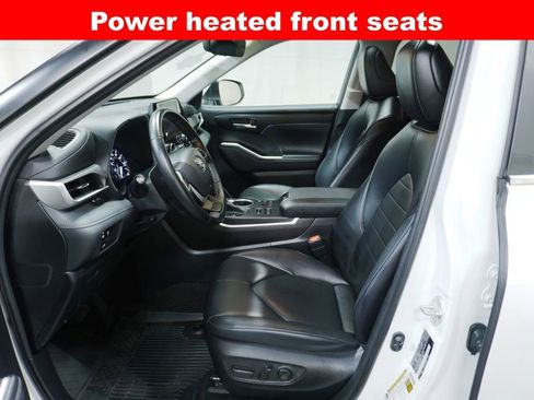 Used 2023 Toyota Highlander XLE image 12
