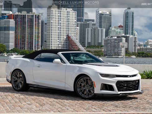 Used 2022 Chevrolet Camaro ZL1 RWD image 2