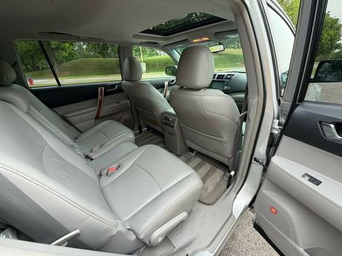 Used 2010 Toyota Highlander Limited FWD image 30