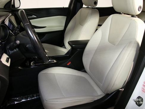 Used 2020 Buick Encore GX Select w/ Experience Buick Package image 4