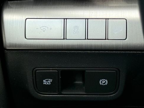 Used 2024 Hyundai Kona Limited AWD/4WD image 18