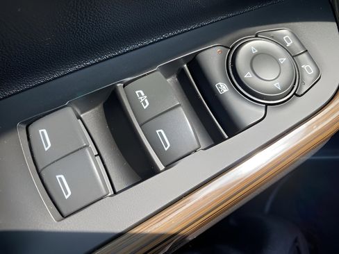 Used 2023 GMC Acadia SLE w/ Driver Convenience Package image 20