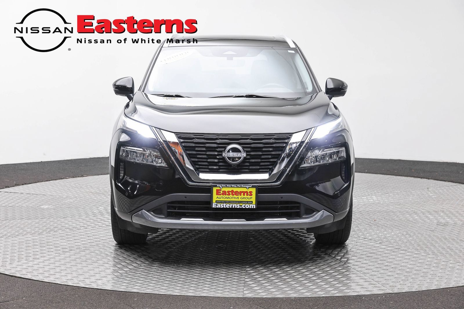 Used 2023 Nissan Rogue SL AWD/4WD image 2