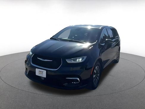 Used 2023 Chrysler Pacifica Touring-L image 7