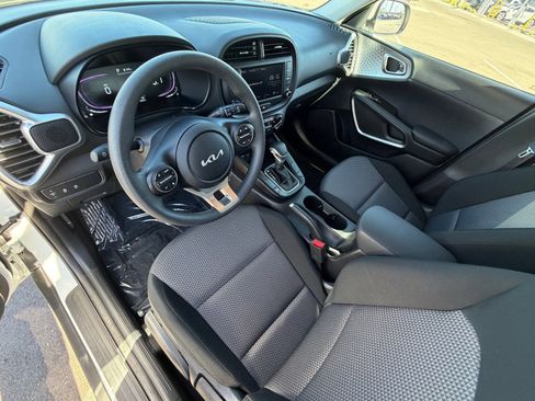 Used 2025 Kia Soul LX image 15