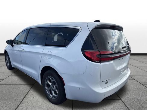 Used 2024 Chrysler Pacifica Limited AWD/4WD image 7