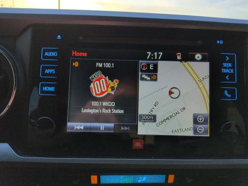 Used 2017 Toyota Tacoma Limited w/ Tow Package image 19