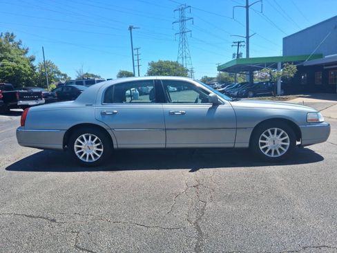 Used 2006 Lincoln Town Car Signature RWD image 4
