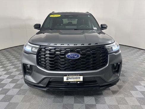 Used 2025 Ford Explorer ST-Line w/ ST-Line Street Pack image 8