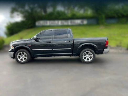 Used 2018 RAM 1500 Laramie w/ Convenience Group AWD/4WD image 2